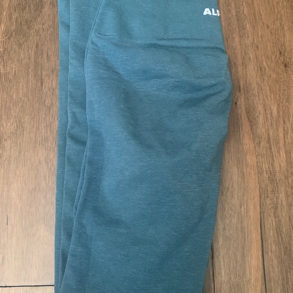 Alphalete Amplify Legging in Rainfall - Picture 3 of 4